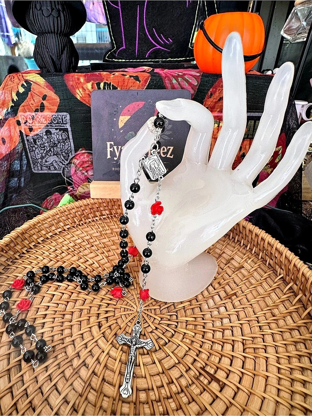 Vampire Rosary – Black Beads & Blood Red Roses - Picture 6 of 7